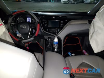 Zdjęcie 8 z 12 samochodu: 2018 TOYOTA CAMRY L VIN:4T1B11HK4JU522668 - miniatura