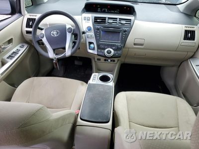 Zdjęcie 8 z 12 samochodu: 2012 TOYOTA PRIUS V VIN:JTDZN3EU4C3179765 - miniatura