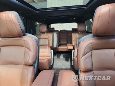 Zdjęcie 10 z 12 samochodu: 2025 LINCOLN NAVIGATOR L RESERVE VIN:5LMJJ3LGXSEL12207 - miniatura