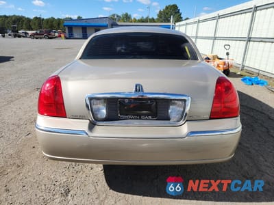 Zdjęcie 6 z 13 samochodu: 2006 LINCOLN TOWN CAR SIGNATURE VIN:1LNHM81W16Y610911 - miniatura