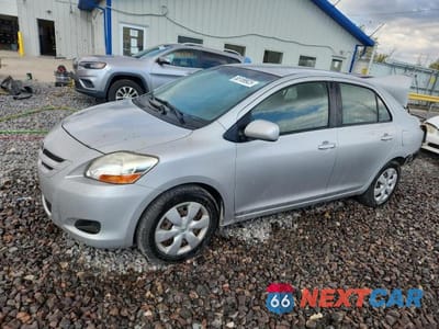 2007 TOYOTA YARIS BASE JTDBT923271065884 - główne zdjęcie licytacji z USA - miniatura