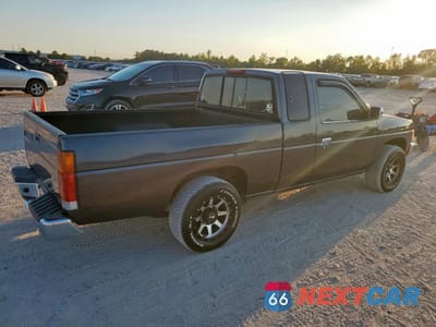 Trzecie zdjęcie samochodu z tyłu: 1995 NISSAN TRUCK KING CAB XE VIN:1N6SD16S7SC370954 - miniatura