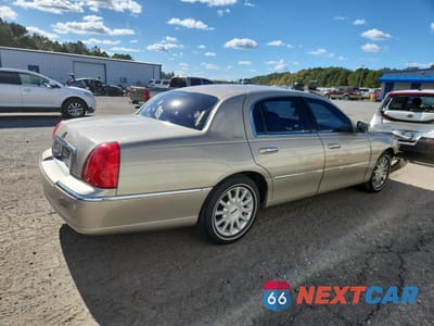 Trzecie zdjęcie samochodu z tyłu: 2006 LINCOLN TOWN CAR SIGNATURE VIN:1LNHM81W16Y610911 - miniatura