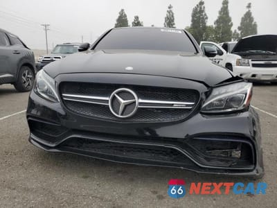 Piąte zdjęcie samochodu w środku: 2017 MERCEDES-BENZ C 63 AMG-S VIN:55SWF8HB5HU230125 - miniatura