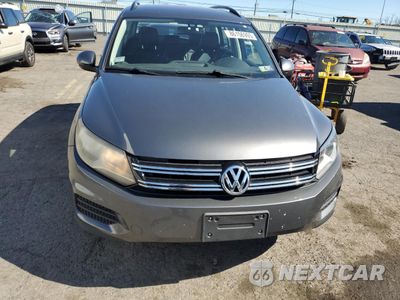 Piąte zdjęcie samochodu w środku: 2016 VOLKSWAGEN TIGUAN S VIN:WVGBV7AXXGW607203 - miniatura