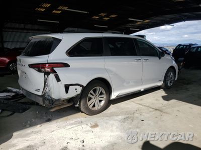Trzecie zdjęcie samochodu z tyłu: 2021 TOYOTA SIENNA XSE VIN:5TDDSKFCXMS015701 - miniatura