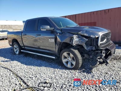 Czwarte zdjęcie samochodu z boku: 2018 RAM 1500 SPORT VIN:1C6RR7MM6JS339670 - miniatura