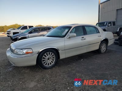 2004 LINCOLN TOWN CAR ULTIMATE 1LNHM83W64Y681743 - główne zdjęcie licytacji z USA - miniatura