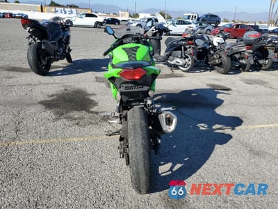 Czwarte zdjęcie samochodu z boku: 2015 KAWASAKI EX300 B VIN:JKAEX8B13FDA18612 - miniatura