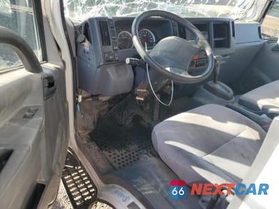 Zdjęcie 8 z 13 samochodu: 2018 ISUZU NPR HD BOX TRUCK VIN:JALC4W164J7009167 - miniatura