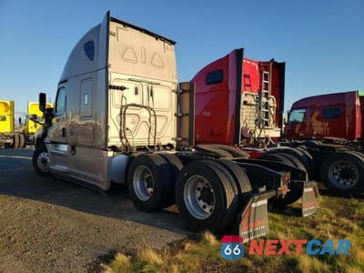 Trzecie zdjęcie samochodu z tyłu: 2020 FREIGHTLINER CASCADIA 126 SEMI TRUCK VIN:3AKJHHDR6LSLG4889 - miniatura