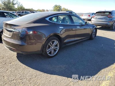 Trzecie zdjęcie samochodu z tyłu: 2013 TESLA MODEL S VIN:5YJSA1CN1DFP05982 - miniatura
