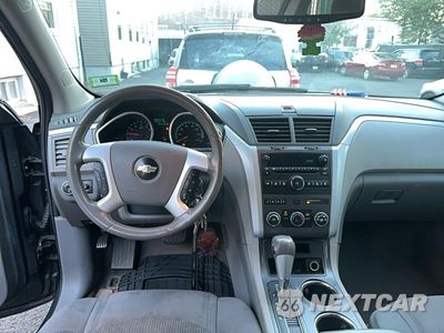 Zdjęcie 9 z 11 samochodu: 2010 CHEVROLET TRAVERSE LT VIN:1GNLRFED8AS135368 - miniatura