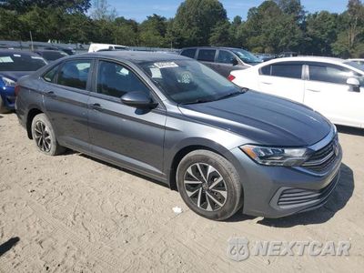 Czwarte zdjęcie samochodu z boku: 2023 VOLKSWAGEN JETTA S VIN:3VW5M7BU0PM054759 - miniatura