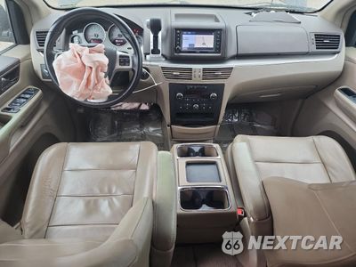Zdjęcie 8 z 13 samochodu: 2011 VOLKSWAGEN ROUTAN SEL VIN:2V4RW5DG5BR804996 - miniatura