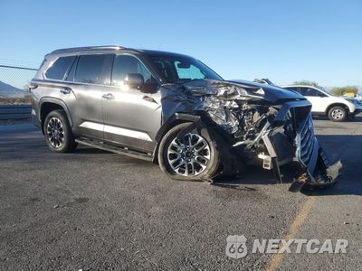 Czwarte zdjęcie samochodu z boku: 2023 TOYOTA SEQUOIA SR5 VIN:7SVAAABA1PX003221 - miniatura