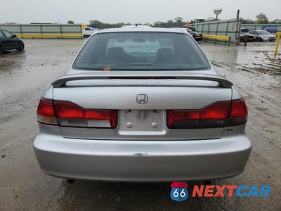 Zdjęcie 6 z 11 samochodu: 2001 HONDA ACCORD VIN:1HGCG16581A085569 - miniatura