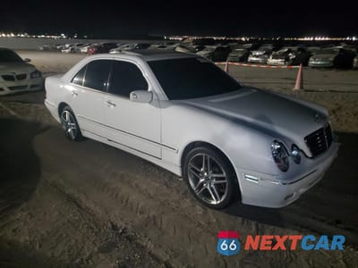 Czwarte zdjęcie samochodu z boku: 2001 MERCEDES-BENZ E 320 VIN:WDBJF65J31B184264 - miniatura