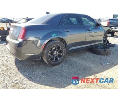 Trzecie zdjęcie samochodu z tyłu: 2019 CHRYSLER 300 S VIN:2C3CCABG2KH555524 - miniatura