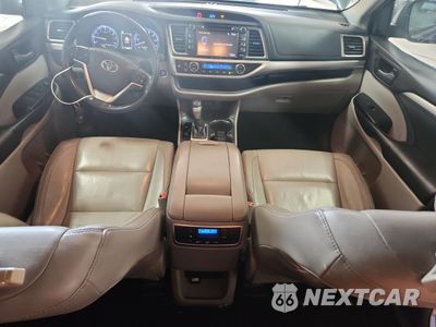 Zdjęcie 8 z 16 samochodu: 2017 TOYOTA HIGHLANDER SE VIN:5TDJZRFH6HS522247 - miniatura