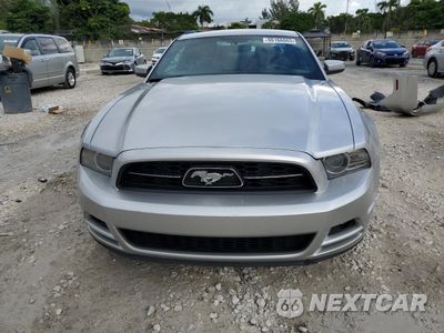 Piąte zdjęcie samochodu w środku: 2014 FORD MUSTANG VIN:1ZVBP8AM9E5253703 - miniatura