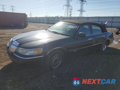 1999 LINCOLN TOWN CAR SIGNATURE 1LNHM82W8XY714666 - główne zdjęcie licytacji z USA - miniatura