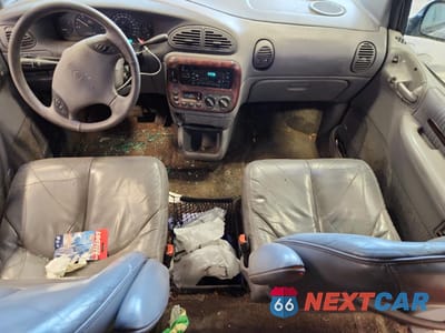 Zdjęcie 8 z 13 samochodu: 2000 CHRYSLER TOWN & COUNTRY LX VIN:1C4GP44G9YB794635 - miniatura