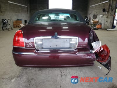 Zdjęcie 6 z 12 samochodu: 2006 LINCOLN TOWN CAR DESIGNER VIN:1LNHM83W96Y609728 - miniatura
