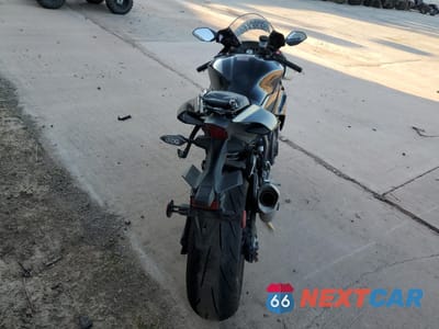 Czwarte zdjęcie samochodu z boku: 2024 YAMAHA YZFR1 VIN:JYARN66E5RA004093 - miniatura