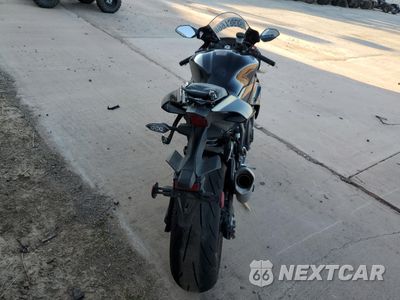 Czwarte zdjęcie samochodu z boku: 2024 YAMAHA YZFR1 VIN:JYARN66E5RA004093 - miniatura