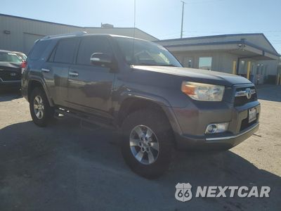 Czwarte zdjęcie samochodu z boku: 2010 TOYOTA 4RUNNER SR5 VIN:JTEZU5JR8A5013259 - miniatura