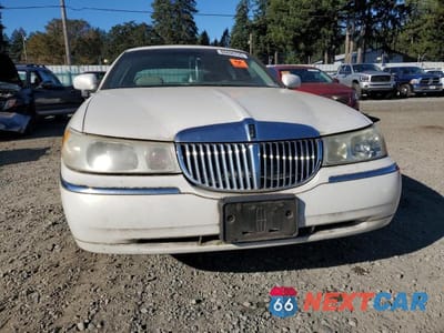 Piąte zdjęcie samochodu w środku: 2001 LINCOLN TOWN CAR CARTIER VIN:1LNHM83W01Y665887 - miniatura