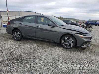 Czwarte zdjęcie samochodu z boku: 2025 HYUNDAI ELANTRA SEL SPORT VIN:KMHLM4DG4SU891806 - miniatura