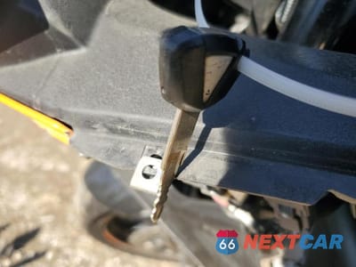 Zdjęcie 8 z 9 samochodu: 2019 KAWASAKI EX650 F VIN:JKAEXEK12KDA35250 - miniatura