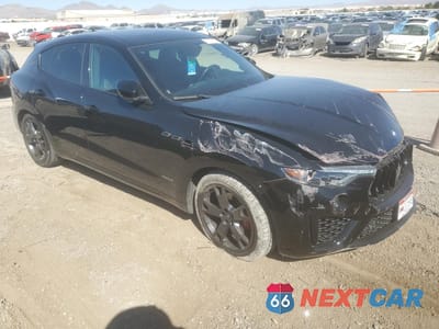 Czwarte zdjęcie samochodu z boku: 2021 MASERATI LEVANTE SPORT VIN:ZN661XUS0MX359646 - miniatura