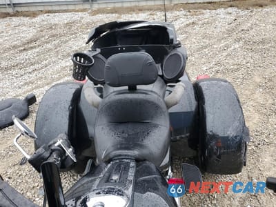 Piąte zdjęcie samochodu w środku: 2018 HARLEY-DAVIDSON FLHTCUTG TRI GLIDE ULTRA VIN:1HD1MAD13JB855460 - miniatura