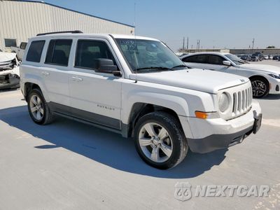 Czwarte zdjęcie samochodu z boku: 2016 JEEP PATRIOT LATITUDE VIN:1C4NJPFA6GD682056 - miniatura