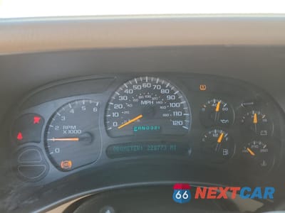 Zdjęcie 9 z 13 samochodu: 2005 GMC YUKON XL C1500 VIN:1GKEC16Z05J188128 - miniatura