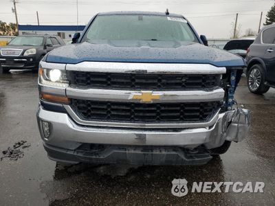 Piąte zdjęcie samochodu w środku: 2018 CHEVROLET SILVERADO K1500 LT VIN:3GCUKREC1JG433357 - miniatura