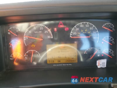 Zdjęcie 8 z 10 samochodu: 2018 VOLVO VNL SEMI TRUCK VIN:4V4N39EH7JN987933 - miniatura