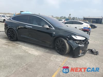 Czwarte zdjęcie samochodu z boku: 2020 TESLA MODEL X VIN:5YJXCAE45LF283959 - miniatura