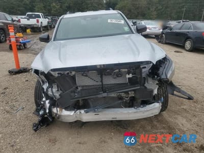 Piąte zdjęcie samochodu w środku: 2025 TOYOTA 4RUNNER SR5 VIN:JTEVA5AR9S5006975 - miniatura