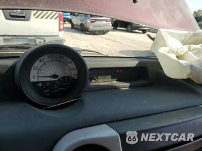 Zdjęcie 9 z 14 samochodu: 2005 TOYOTA SCION XB VIN:JTLKT324454024694 - miniatura