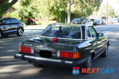 Czwarte zdjęcie samochodu z boku: 1986 MERCEDES-BENZ 560 SL VIN:WDBBA48D4GA047068 - miniatura