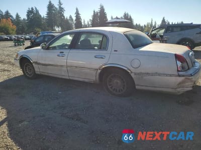 Drugie zdjęcie samochodu z przodu: 2001 LINCOLN TOWN CAR CARTIER VIN:1LNHM83W01Y665887 - miniatura