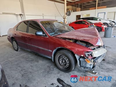 Czwarte zdjęcie samochodu z boku: 1996 HONDA ACCORD LX VIN:1HGCD5638TA056011 - miniatura