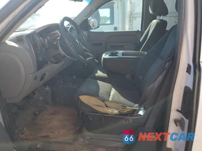 Zdjęcie 7 z 14 samochodu: 2011 CHEVROLET SILVERADO K2500 HEAVY DUTY VIN:1GC2KVCG0BZ435673 - miniatura