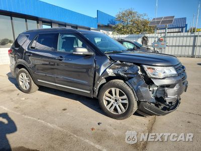 Czwarte zdjęcie samochodu z boku: 2019 FORD EXPLORER XLT VIN:1FM5K8D81KGB25397 - miniatura