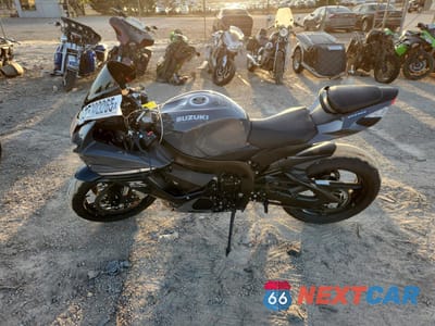 Trzecie zdjęcie samochodu z tyłu: 2025 SUZUKI GSX-R600 VIN:JS1GN7FA3S7101756 - miniatura