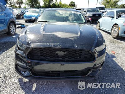Piąte zdjęcie samochodu w środku: 2016 FORD MUSTANG VIN:1FA6P8AM7G5317511 - miniatura